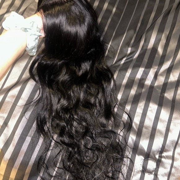 Luxurious Black Wavy Hair Extension